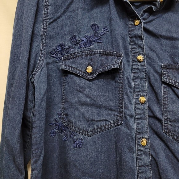 Harper Button Front Shirt Women Size Medium - Picture 4 of 9